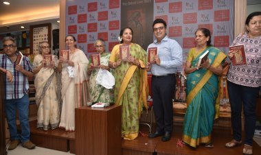 शबाना आज़मी ने किया मदरहुड पर बेस्ड 'द ओल्डेस्ट लव स्टोरी ' बुक को लॉन्च