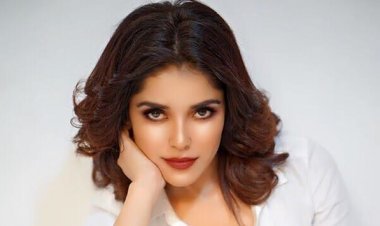 पिया बाजपेयी ने  नई कार देकर परिवार को दी सरप्राइज