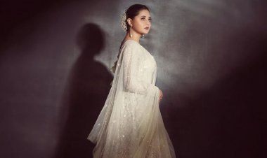 रश्मि देसाई ने अपने नवीनतम पहनावे के साथ पारंपरिक फैशन लक्ष्य को साधा