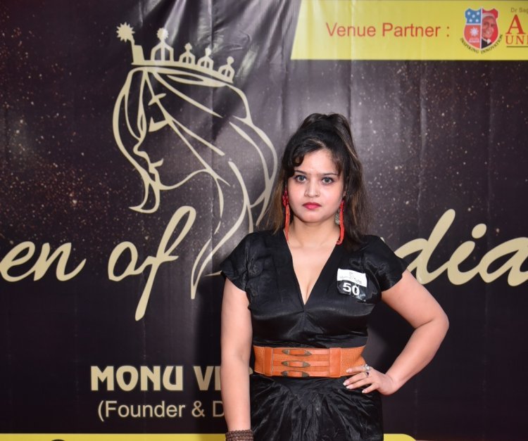 वेस्टर्न थीम पर ब्लैक वन पीस ड्रेस कोड में मिस व मिसेज कैटेगरी की मॉडल्स ने पेश की अपने सेलेक्शन की दावेदारी