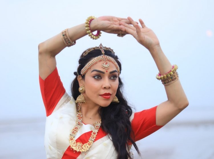 अभिनेत्री निकिता रावल ने इंस्टाग्राम पर अपने लुक्स से फैन्स को किया आकर्षित