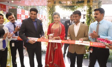 कल्याण जेवेलर्स के जयपुर स्टोर की ओपनिंग सेरेमनी में एक्ट्रेस रश्मिका मंधाना ने की शिरकत।