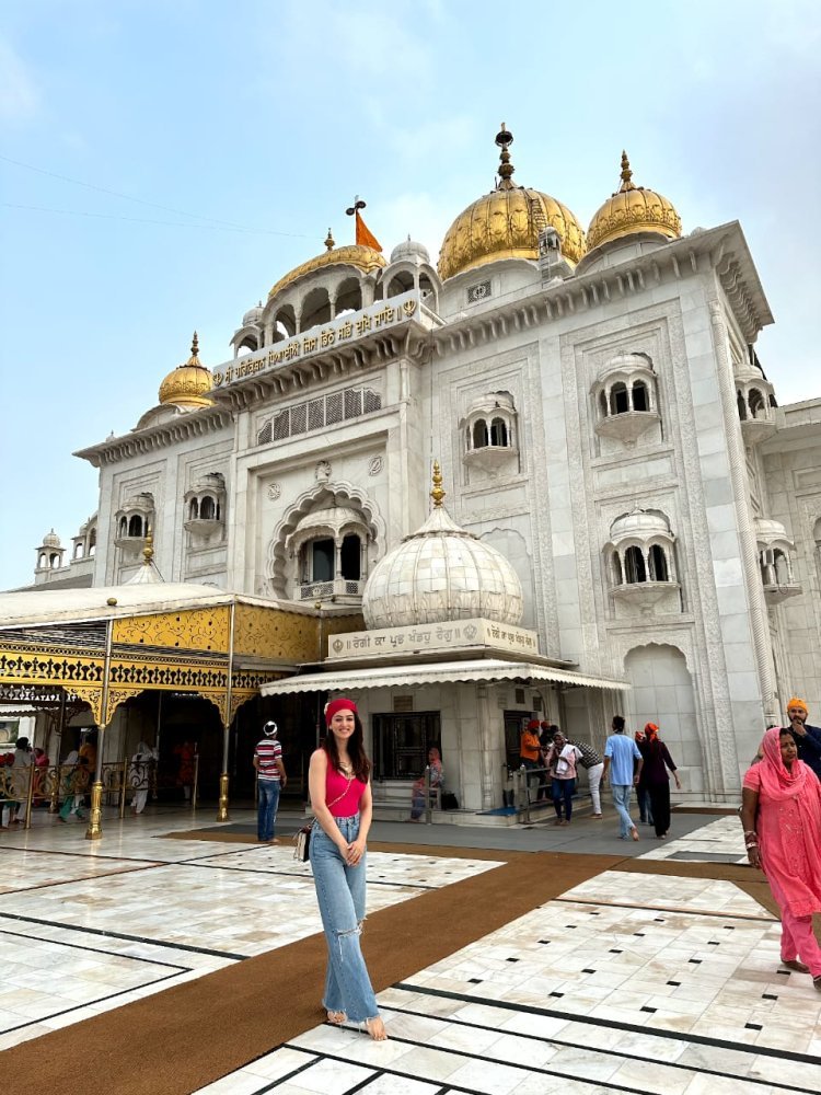 संदीपा धर ने अपनी शूटिंग से ली एक दिन की छुट्टी, बांग्ला साहिब के दर्शन कर, गोलगप्पों से किया दिन ख़त्म