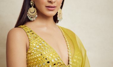 फिल्म 'सत्यप्रेम की कथा' के सोलो और डुएट गाने के लिए पहली बार नंगे पैर गरबा करती दिखाई देंगी कियारा आडवाणी