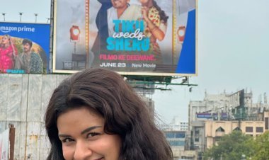 खुद को होर्डिंग पर देख अवनीत कौर ने याद किए संघर्ष के दिन