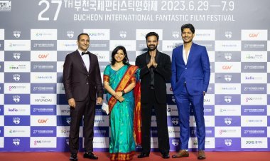 राजश्री देशपांडे और निर्देशक सुदीप कंवल अपनी फिल्म प्राइवेसी के रेड कार्पेट पर पोज देते हुए, जिसका प्रीमियर इस साल एशिया के सबसे बड़े जॉनर सिनेमा फेस्टिवल बिफैन में हुआ था