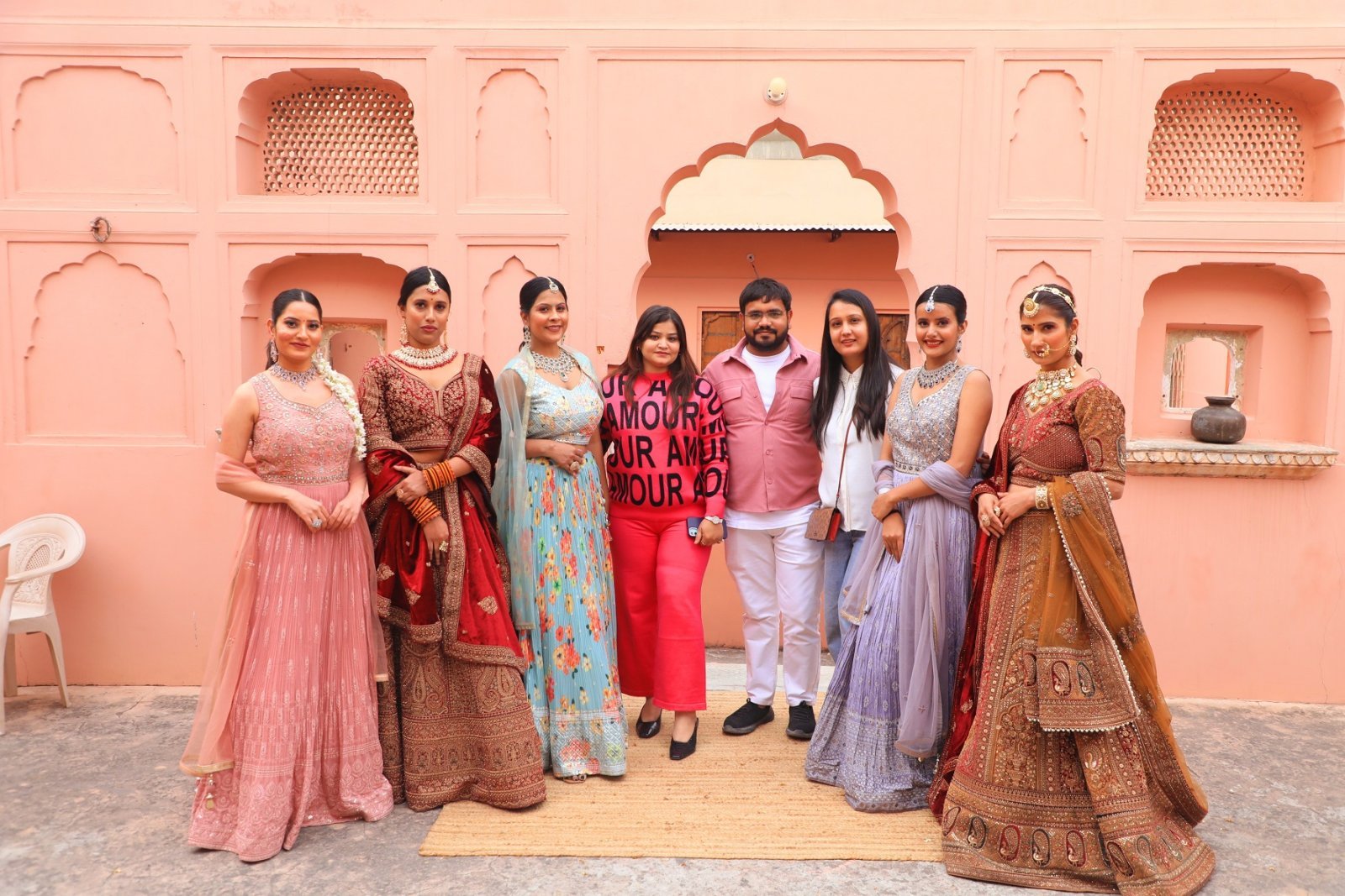 फोटोशूट एक्टिविटी 'नूर' में दिखा रिच क्लास हैवी जूलरी और डिज़ाइनर आउटफिट्स का मिक्स कॉम्बिनेशन