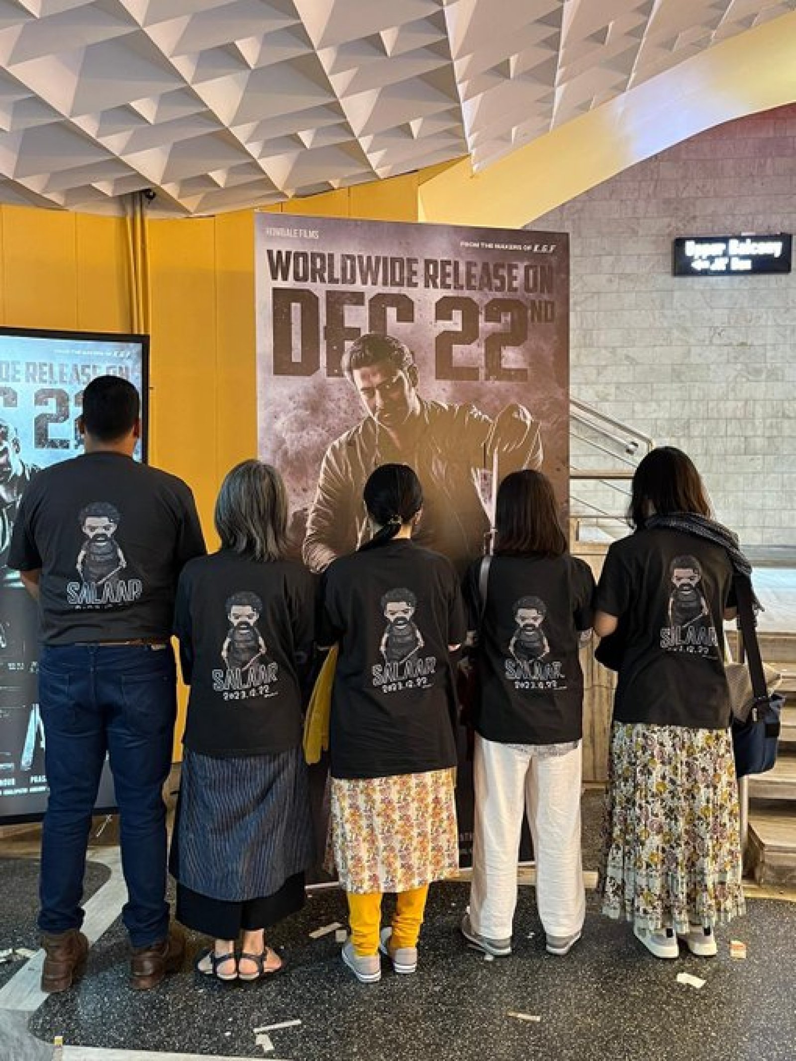 प्रभास के फैन्स ने उनकी हालिया रिलीज सलार: पार्ट 1 - सीजफायर देखने के लिए जापान से हैदराबाद तक का सफर किया तय