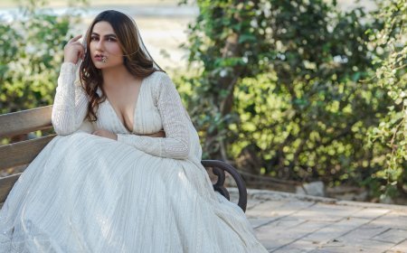 अभिनेत्री और मॉडल रुचि गुज्जर ने आत्मविश्वास और सुंदरता से दर्शकों को मंत्रमुग्ध किया