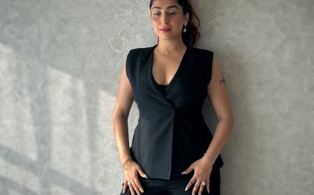 'पॉप क्वीन' लग रही नेहा भसीन ने पिक हेयर स्टाइल में मचाई सनसनी