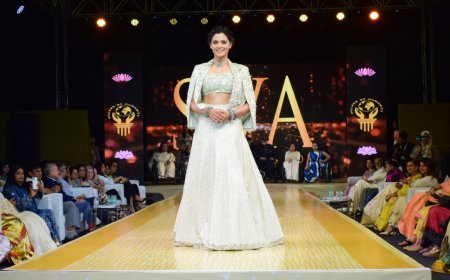 ट्रांसजेंडर और सेक्स वर्कर कम्युनिटी की मदद के लिये रैंप पर उतरे बिग बॉस विनर मुन्नवर फारूकी