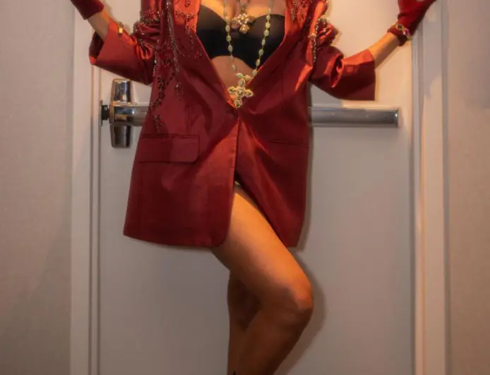 कांजीवरम रेशम से तैयार किए गए कॉचर ब्लेज़र में लक्ष्मी मांचू का सौम्य अवतार 