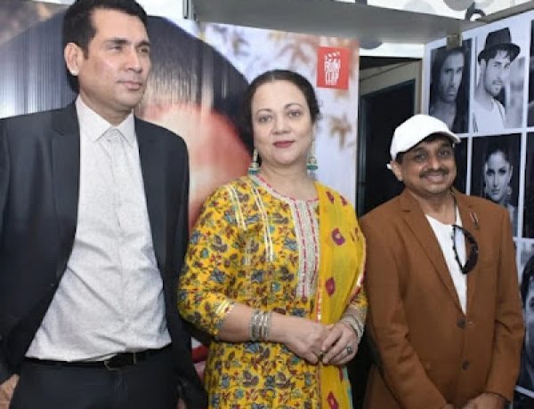 Mandakini to make her Comeback through Music Video directed by Sajan Agarwal