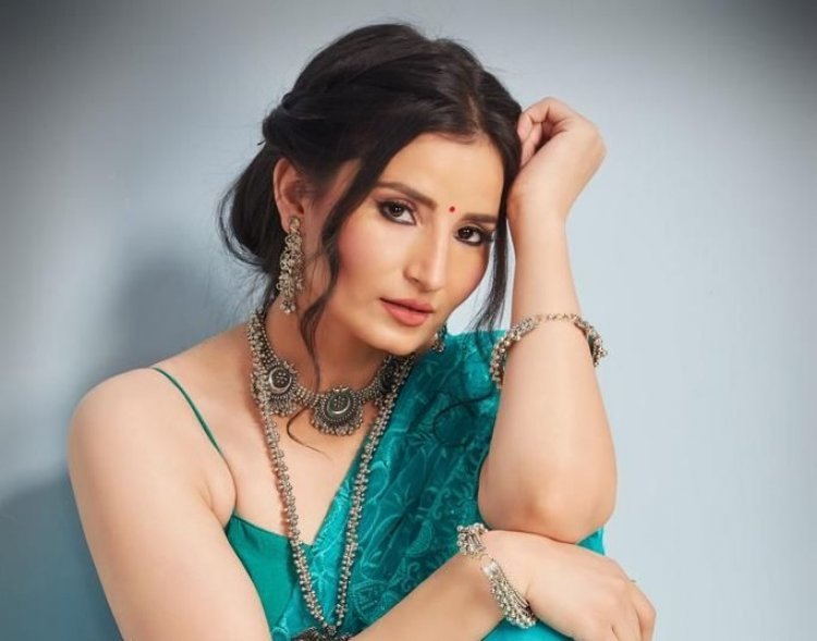 Savi Choudhary is seen in the popular TV serial Dharma Yoddha Garuda in a strong character