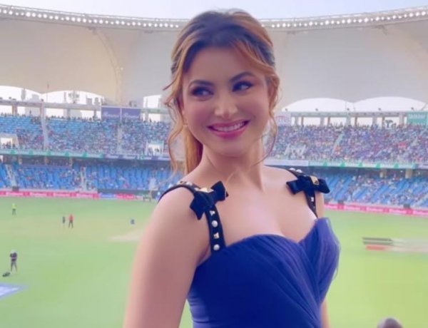 Urvashi Rautela supports India with all love as she enjoys the Asian Cup India Pakistan Match