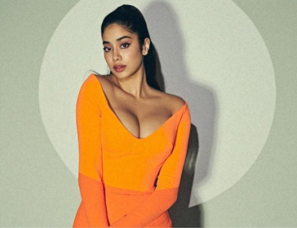 Janhvi Kapoor Gets TROLLED For Showing Off Ample Cleavage In Sexy Bodycon Dress; Netizen Says, ‘Thode Acting Bhi Seekh Leti’