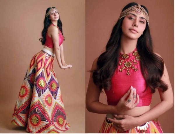 Ouch! Warina Hussain Amps Up Her Fashion Game In This Navratri Look