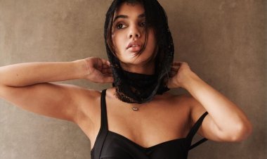 The collaboration between Richa Sinha and Farrokh Chothia creates stunning artwork