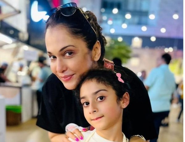 Isha Koppikar To Spend Valentine’s Day with Her Parents and Daughter Rianna