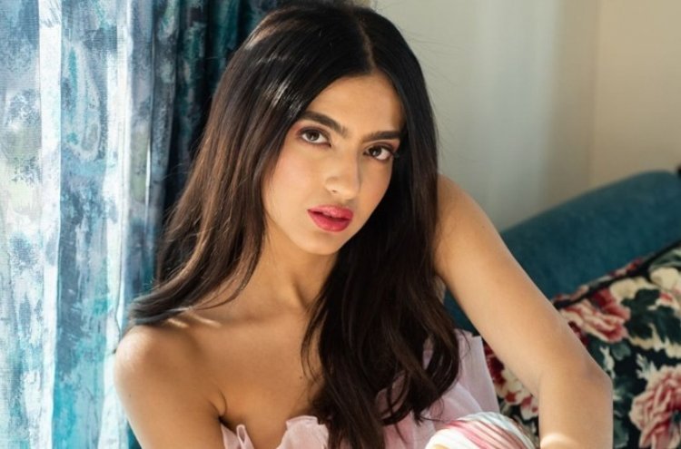 Happy Birthday Kashika Kapoor : Actress on her birthday officially announces the title of her debut film as Ayushmati Geeta- Matric Passs along with Anuj Saini