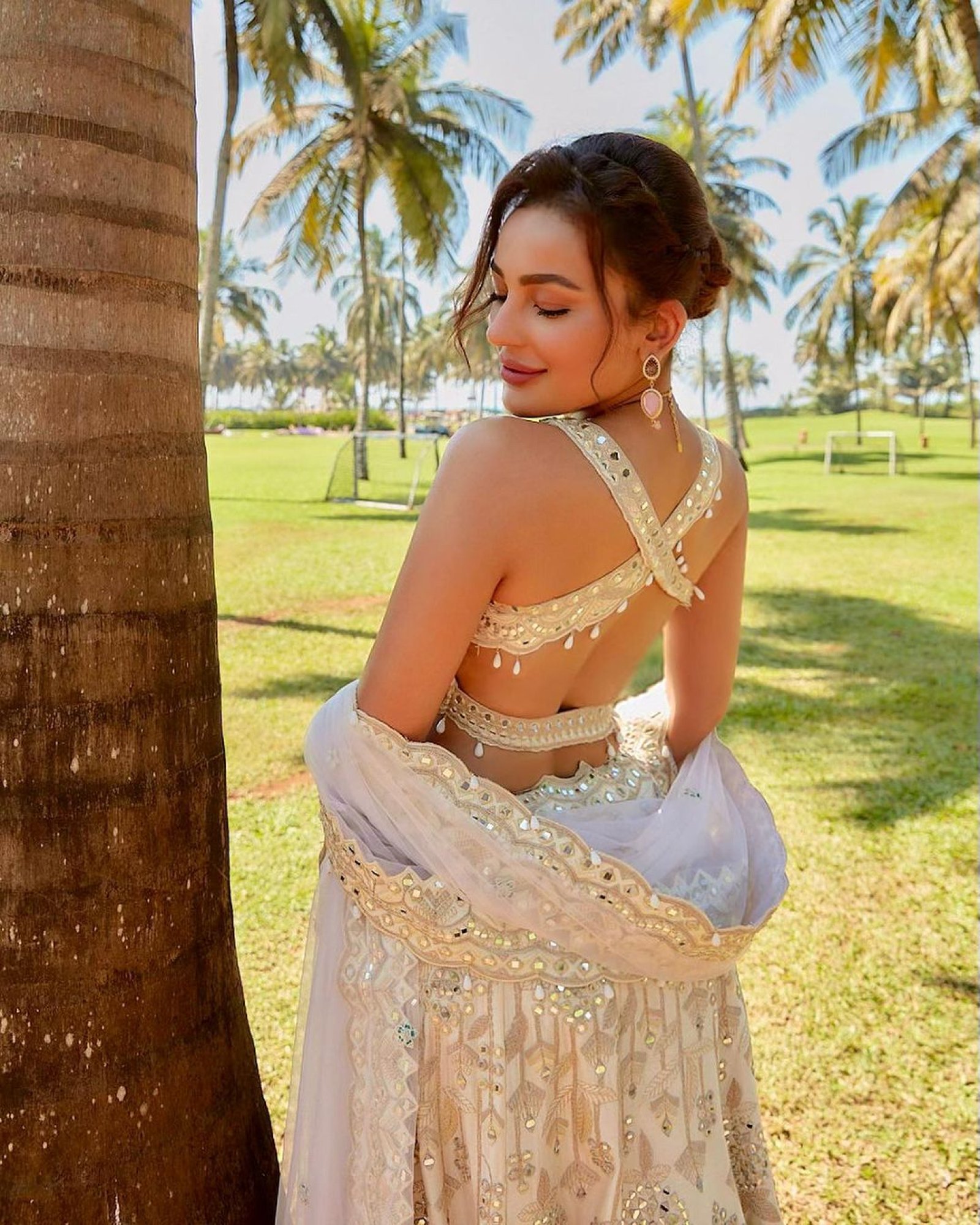 Seerat Kapoor Steals The Spotlight as The Happiest Bridesmaid From Rakul Preet And Jackky Bhagnani's Anand Karaj Ceremony
